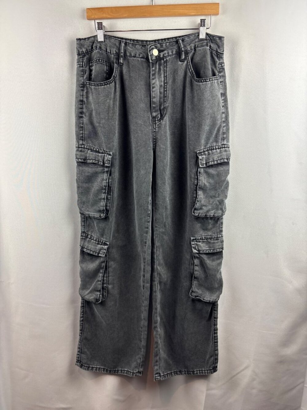 Women’s Yozy Large Grey Cargo Jean Style Pants